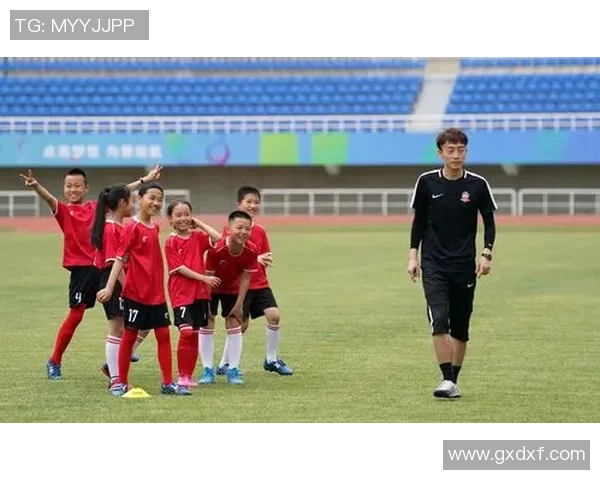 杨丽的足球人生：从草地到绿茵场的深度对话与心路历程