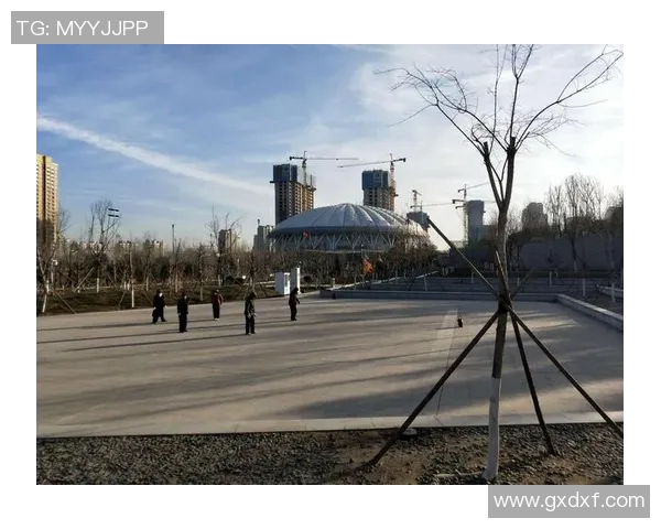 足球明星女纹身图揭示她们的个性与魅力，探索体育与艺术的完美结合